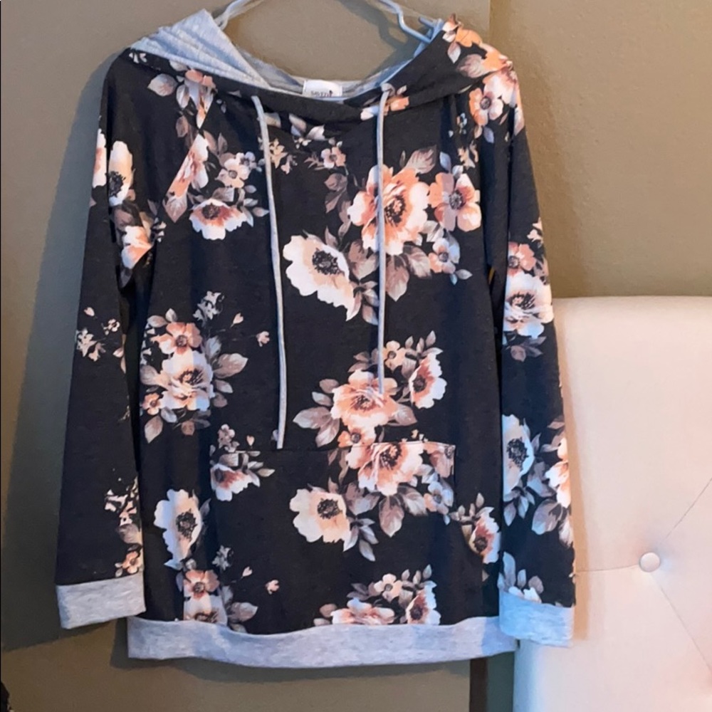 Women’s Medium Boutique Hoodie